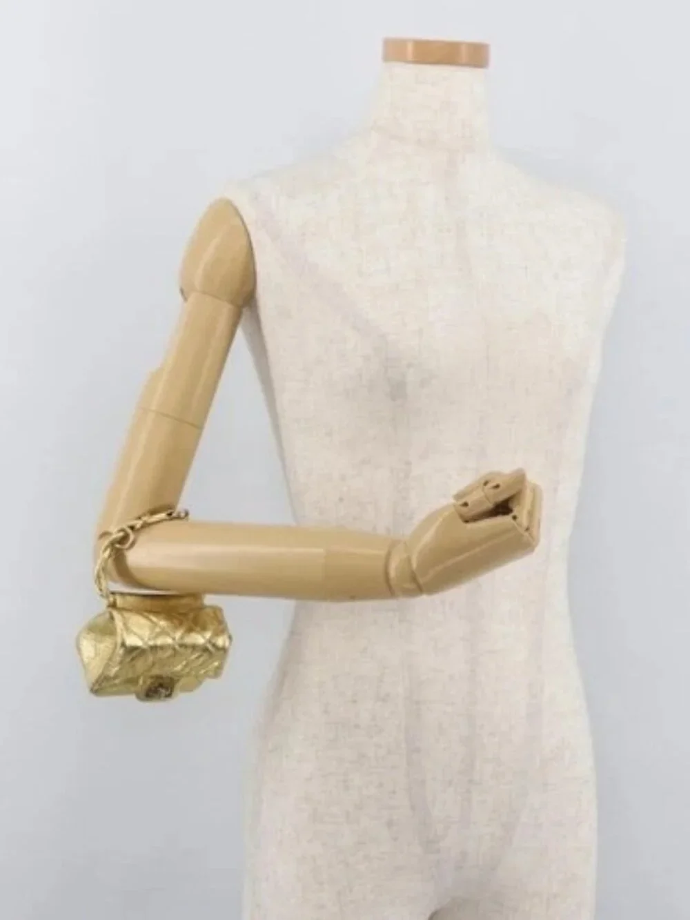 CHANEL brand	chanel color	gold